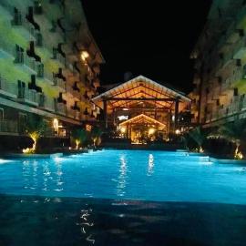 Amani Grand Resort Residences near Mactan Cebu Intl Airport，位于麦克坦的酒店