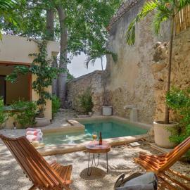 Colonial Charm, City Center, 2 BR- 10min walk to Cathedral, Pool, Private House，位于梅里达的酒店