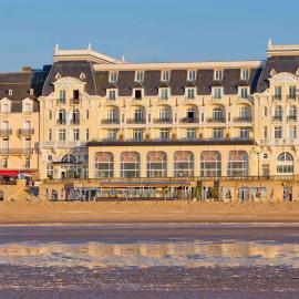 Le Grand Hotel de Cabourg - MGallery Collection，位于卡布尔的酒店