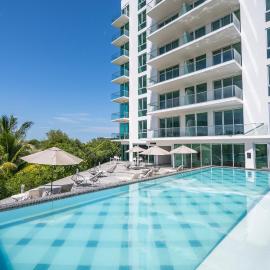 EHDEN Vacation Suites Puerto Cancún，位于坎昆的酒店