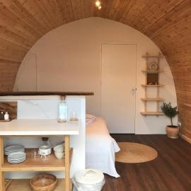 Very unique 'tiny house' with Hottub，位于Rijsenhout的酒店