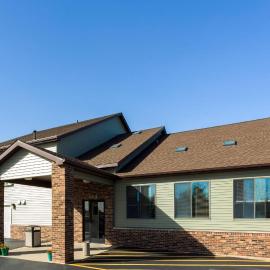 Super 8 by Wyndham DeKalb IL，位于迪卡尔布的酒店