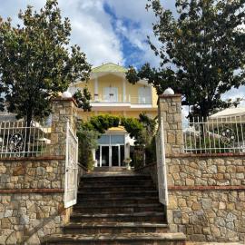 Hotel Restorant Halal Il Tramonto.，位于Vorë的酒店