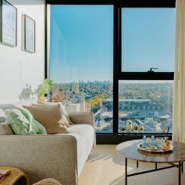 Skyone Lux 2Bed room Aprt in BoxHill with car park，位于博士山的酒店