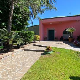 Villa Rita Guest House Torvaianica，位于托瓦尼亚的酒店