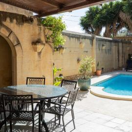 Gozobreak Farmhouses，位于Kerċem的酒店