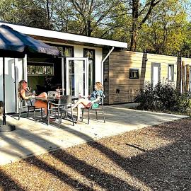 Huisje Bosrijk, met Hottub!，位于Haarle的酒店