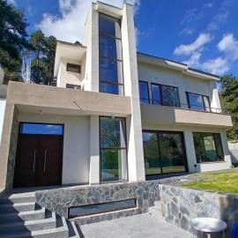 Luxury Mountain Villa in Troodos with Sauna & Fireplace，位于普洛德洛莫斯的酒店