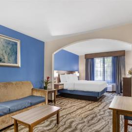 Best Western Plus River Escape Sylva / Dillsboro，位于迪尔斯伯勒的酒店