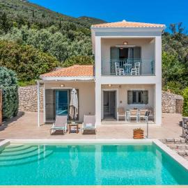 Villa Ira Lefkas，位于Póndi的酒店