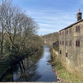 Hebden Bridge Riverside Cottage，位于海伯敦桥的酒店