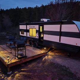 Moceanset Getaways - Luxurious, Ocean, Mountain And Sunset Views "Camping Experience"，位于Dingwall的酒店