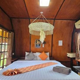 Eden Lanta Bungalow，位于高兰的酒店