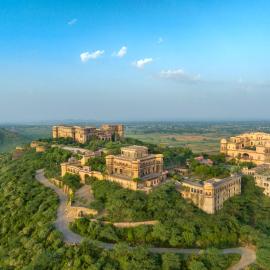 Neemrana's - Tijara Fort Palace，位于阿尔瓦尔的酒店