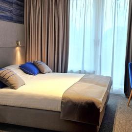 Hotel Les 3 Cles，位于让布卢的酒店