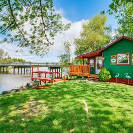 Fish & Hike: Peaceful Cabin on Williamson River，位于Chiloquin的酒店