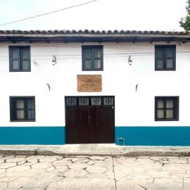 Alhambra Hotel - San Cristóbal de las Casas，位于圣克里斯托瓦尔-德拉斯卡萨斯的酒店