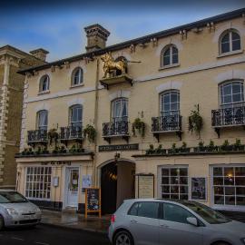The Golden Lion Hotel, St Ives, Cambridgeshire - The Coaching Inn Group，位于圣艾夫斯的酒店