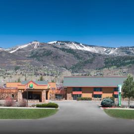 Holiday Inn Steamboat Springs by IHG,位于斯廷博特斯普林斯的酒店