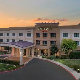 Courtyard by Marriott Santa Clarita Valencia，位于瓦伦西亚的酒店