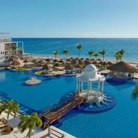 Dreams Sapphire Resort & Spa，位于莫雷洛斯港的酒店
