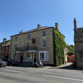 The Market Tavern，位于Bampton的酒店
