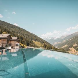 Boutique Hotel und Chalets Bergwiesenglück，位于湖城的酒店