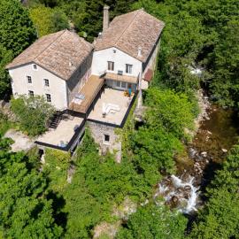 Maison Hélice - gîte en bord de rivière - Ardèche，位于Antraigues的酒店