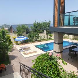 Comfort 4 Bedroom Terrace Villa Yalova sea view，位于亚洛瓦的酒店