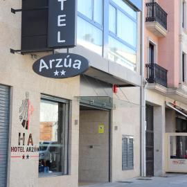 HOTEL ARZÚA，位于阿尔苏阿的酒店