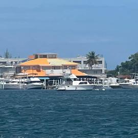 Hotel Vista Bahia & Marina，位于萨利纳斯的酒店