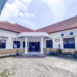 RedDoorz Syariah at Griya Wisata Wonogiri，位于Wonogiri的酒店
