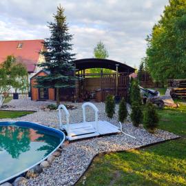 Willa Szymbark - basen, sauna, balia, jacuzzi, dom całoroczny w Szymbarku，位于兹姆巴克的酒店