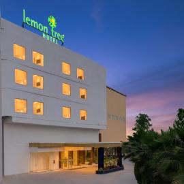 Lemon Tree Hotel, Chandausi，位于Chandausi的酒店
