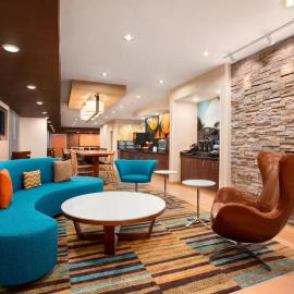 Fairfield Inn & Suites Minneapolis-St. Paul Airport，位于Mendota Heights的酒店