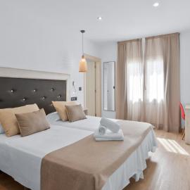 Hotel Costa Brava，位于罗萨斯的酒店