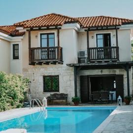 Villa Posidi with Private Pool and Sea View，位于波塞蒂的酒店