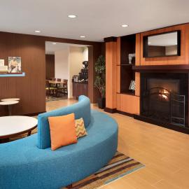 Fairfield Inn & Suites Minneapolis Bloomington/Mall of America，位于布卢明顿的酒店