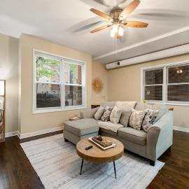 Medical District 2BR with Jacuzzi & Parking，位于芝加哥的酒店