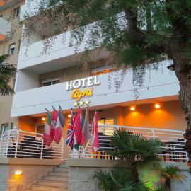 Hotel Capri，位于格拉多的酒店