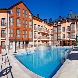 Apartahotel & Spa Jacetania，位于哈卡的酒店