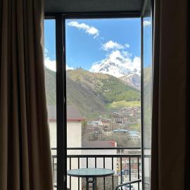 Hotel 717 Kazbegi，位于卡兹贝吉的酒店
