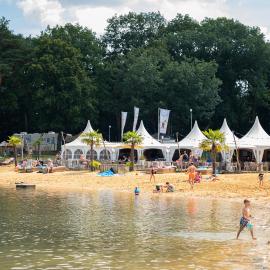 Vakantiepark BreeBronne，位于Maasbree的酒店