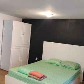 Iris studio spacious apartment，位于康斯坦察的酒店