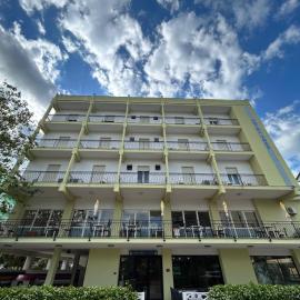 Hotel Ines，位于切塞纳蒂科的酒店