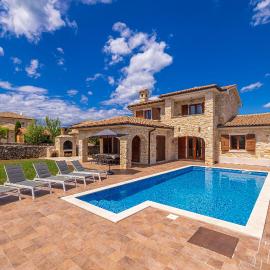 Holiday house CASA DI BRONZO with private pool，位于弗尔的酒店