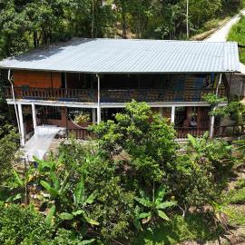 La Casa De Los Sueños Colombia Hostel Campestre de Bienestar meditación naturaleza，位于伊瓦格的酒店