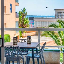 Apolo XI, Calpe, Modern Holiday Apartment, Sea view, Pool, 100m to Beach!，位于艾法奇的酒店