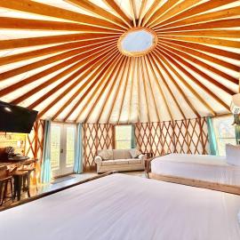 Yurt Overlook #3 with AC and Private Bath 2 Kings，位于奥德维尔的酒店