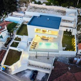Familiy Villa Navis with heated pool，位于Rogotin的酒店